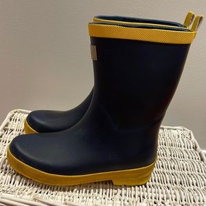 Hatley boots size us 2 kids